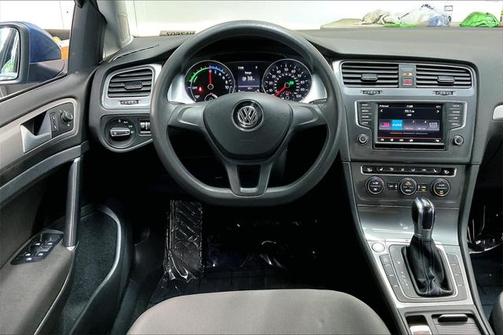 2016 Volkswagen e-Golf SE
