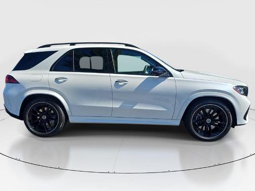 White 2027 Mercedes-Benz GLE 450
