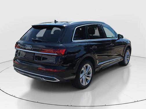 2021 Audi Q7 45 Premium