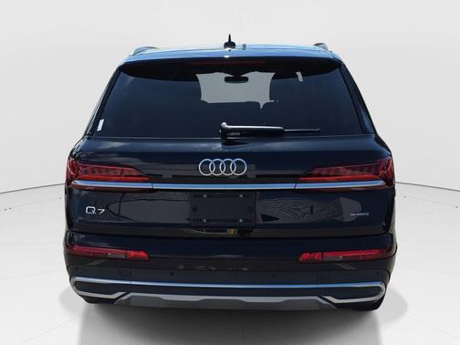 2021 Audi Q7 45 Premium