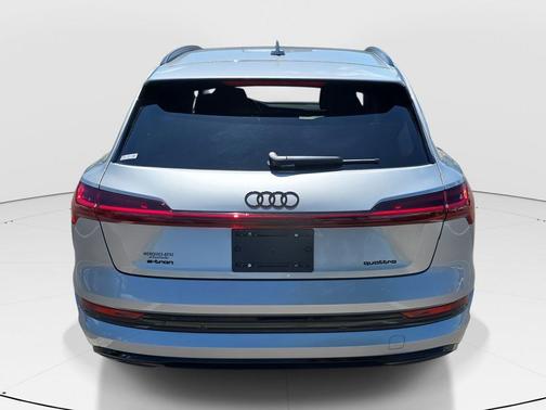 2022 Audi e-tron Premium