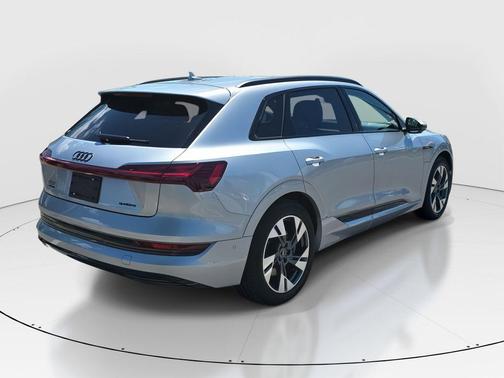 2022 Audi e-tron Premium