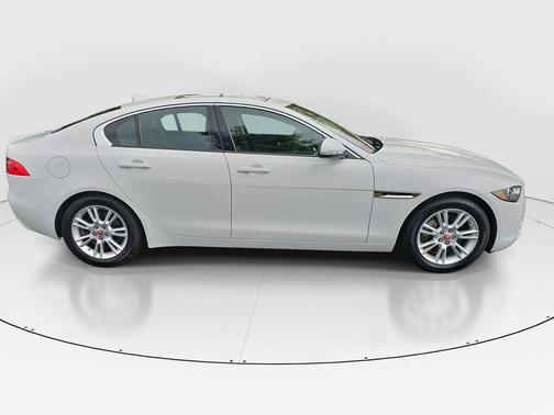 2017 Jaguar XE 25t Premium
