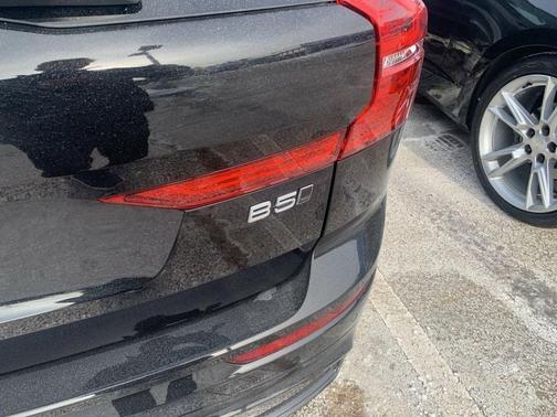 2025 Volvo XC60 B5 Core