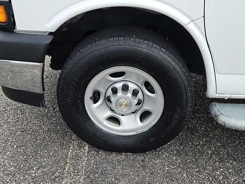 2024 Chevrolet Express 2500 RWD 2500 Regular Wheelbase WT