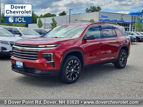 Radiant Red Tintcoat 2025 Chevrolet Traverse LT