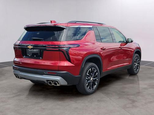 Radiant Red Tintcoat 2025 Chevrolet Traverse LT