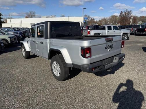 2023 Jeep Gladiator Sport S