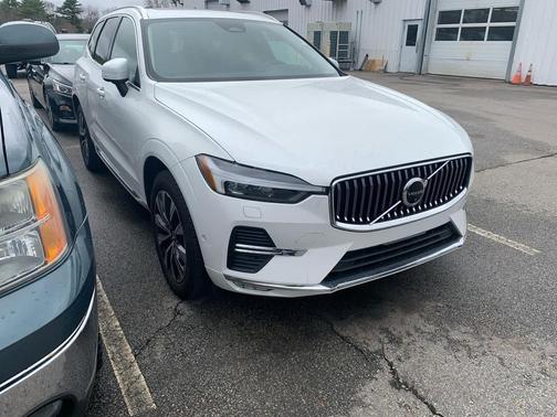 2023 Volvo XC60 B5 Plus Bright Theme