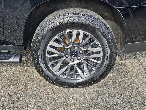 Black 2025 Chevrolet Suburban 4WD Z71