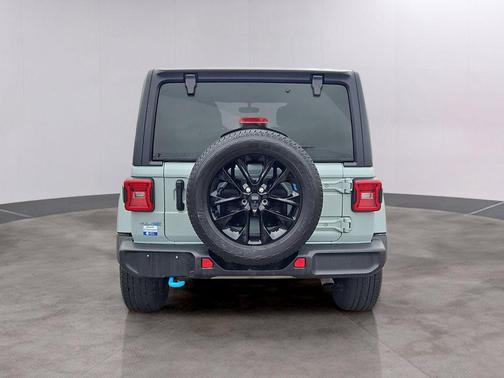 Earl Clearcoat 2023 Jeep Wrangler 4xe Sahara