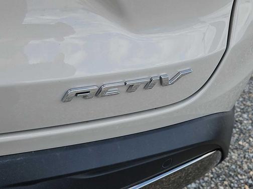 WHT SANDS 2026 Chevrolet Trax FWD ACTIV