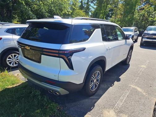 2024 Chevrolet Traverse LT