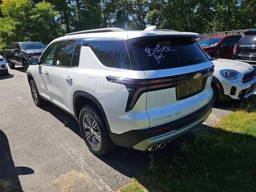2024 Chevrolet Traverse LT