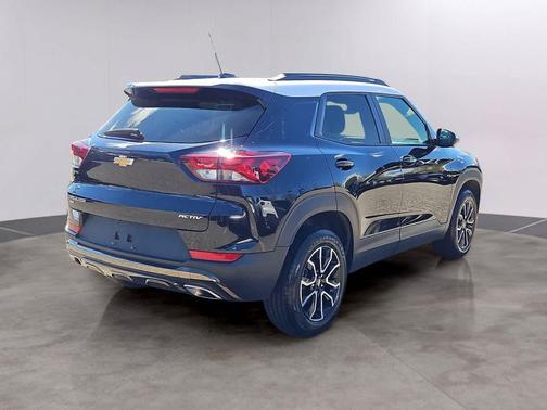 Mosaic Black Metallic 2023 Chevrolet Trailblazer ACTIV