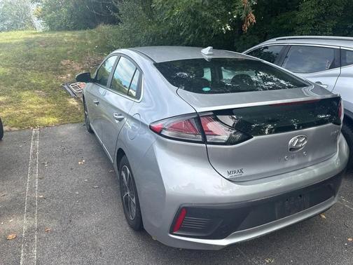 2022 Hyundai IONIQ Plug-In Hybrid SEL