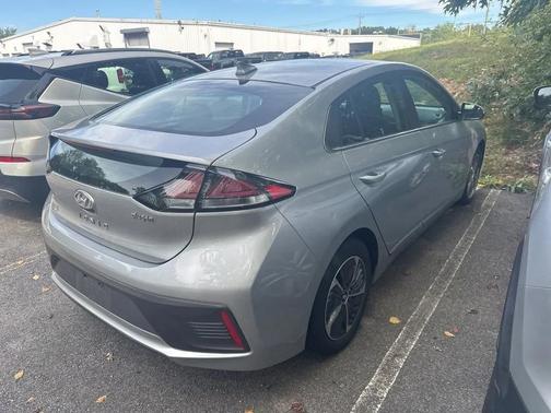 2022 Hyundai IONIQ Plug-In Hybrid SEL