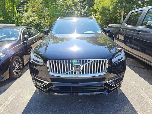 2025 Volvo XC90 B6 Plus 7-Seater