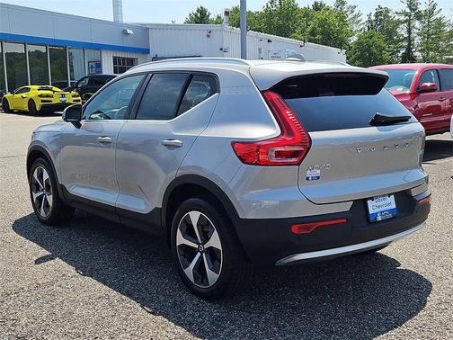 2025 Volvo XC40 B5 Plus Bright Theme