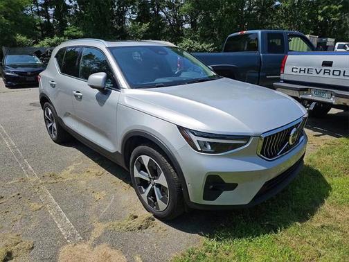2025 Volvo XC40 B5 Plus Bright Theme