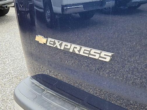 Special Exterior Color 2026 Chevrolet Express 2500 LT