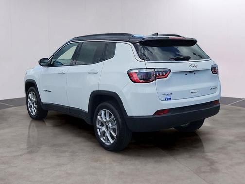 Bright White Clearcoat 2025 Jeep Compass Limited