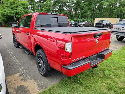 2022 Nissan Titan SV