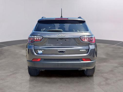 Granite Crystal Metallic Clearcoat 2023 Jeep Compass Latitude