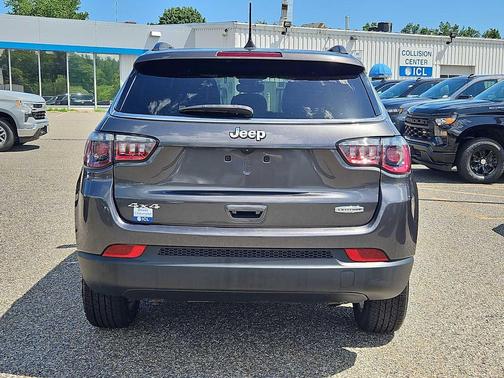 Granite Crystal Metallic Clearcoat 2023 Jeep Compass Latitude