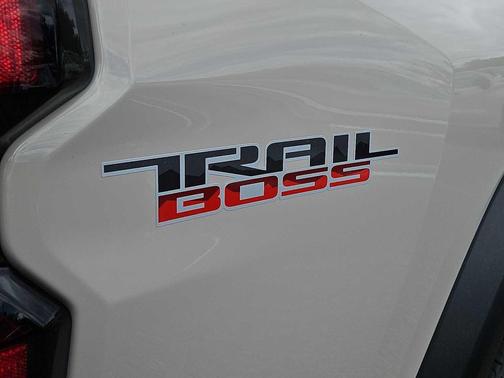 White Sands 2026 Chevrolet Colorado Trail Boss