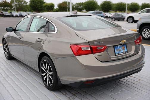 Pepperdust Metallic 2018 Chevrolet Malibu LT