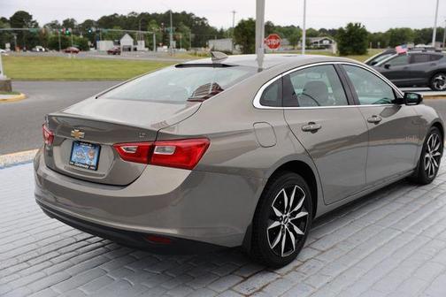 Pepperdust Metallic 2018 Chevrolet Malibu LT