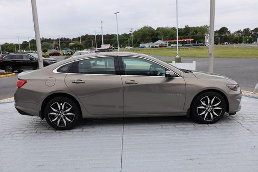 Pepperdust Metallic 2018 Chevrolet Malibu LT