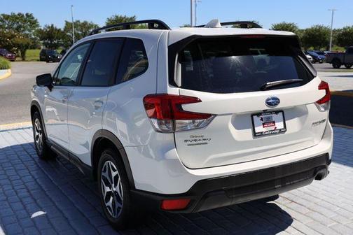 Crystal White Pearl 2023 Subaru Forester Premium