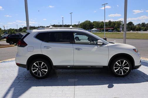 White 2018 Nissan Rogue SL