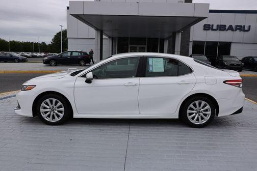 Super White 2018 Toyota Camry LE