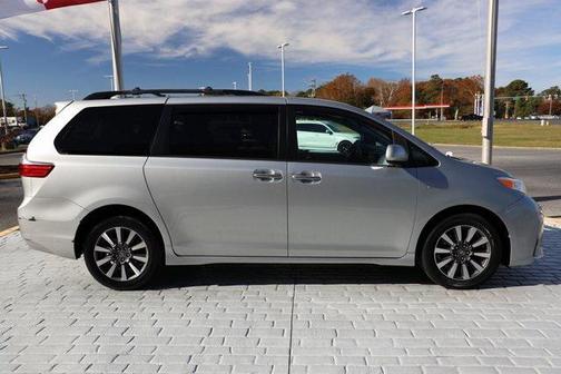 2020 Toyota Sienna XLE