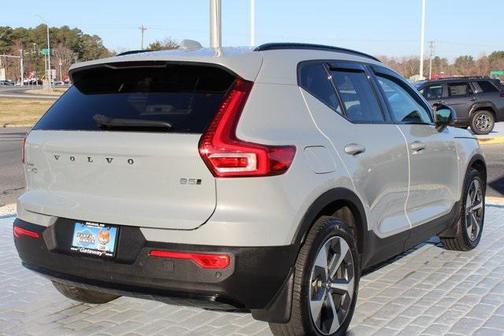 2024 Volvo XC40 B5 Plus Dark Theme