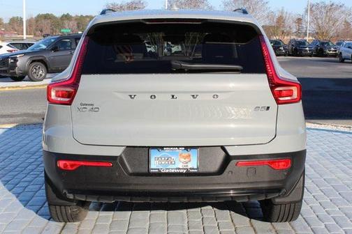 2024 Volvo XC40 B5 Plus Dark Theme