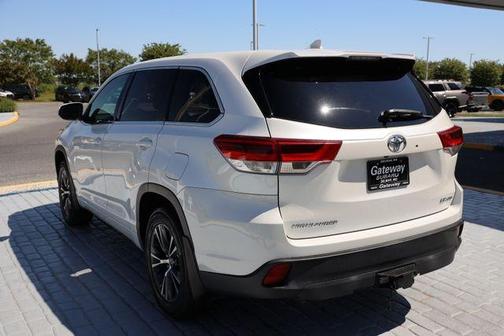 Blizzard Pearl 2018 Toyota Highlander LE Plus