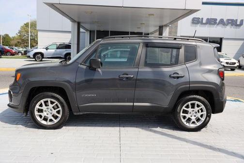 Graphite Gray 2022 Jeep Renegade Latitude