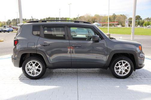 Graphite Gray 2022 Jeep Renegade Latitude