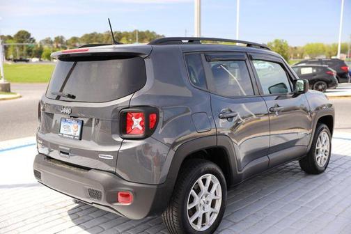 Graphite Gray 2022 Jeep Renegade Latitude