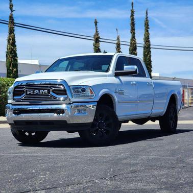 2017 RAM 3500 Laramie Crew Cab 4x4 8' Box
