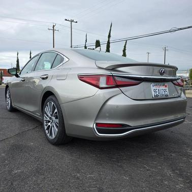 2020 Lexus ES 300h Base
