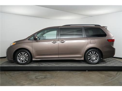 2018 Toyota Sienna XLE