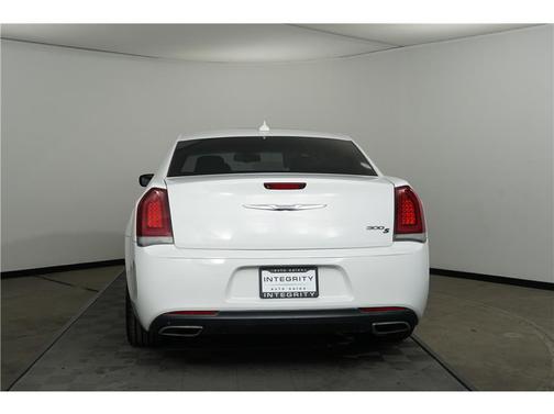 2018 Chrysler 300 S