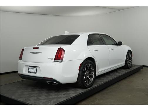 2018 Chrysler 300 S