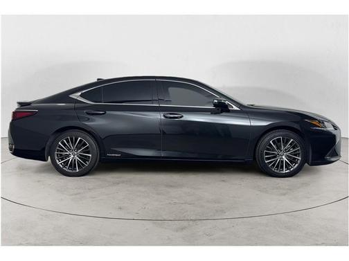2022 Lexus ES 300h Base