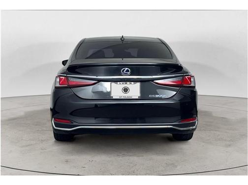 2022 Lexus ES 300h Base